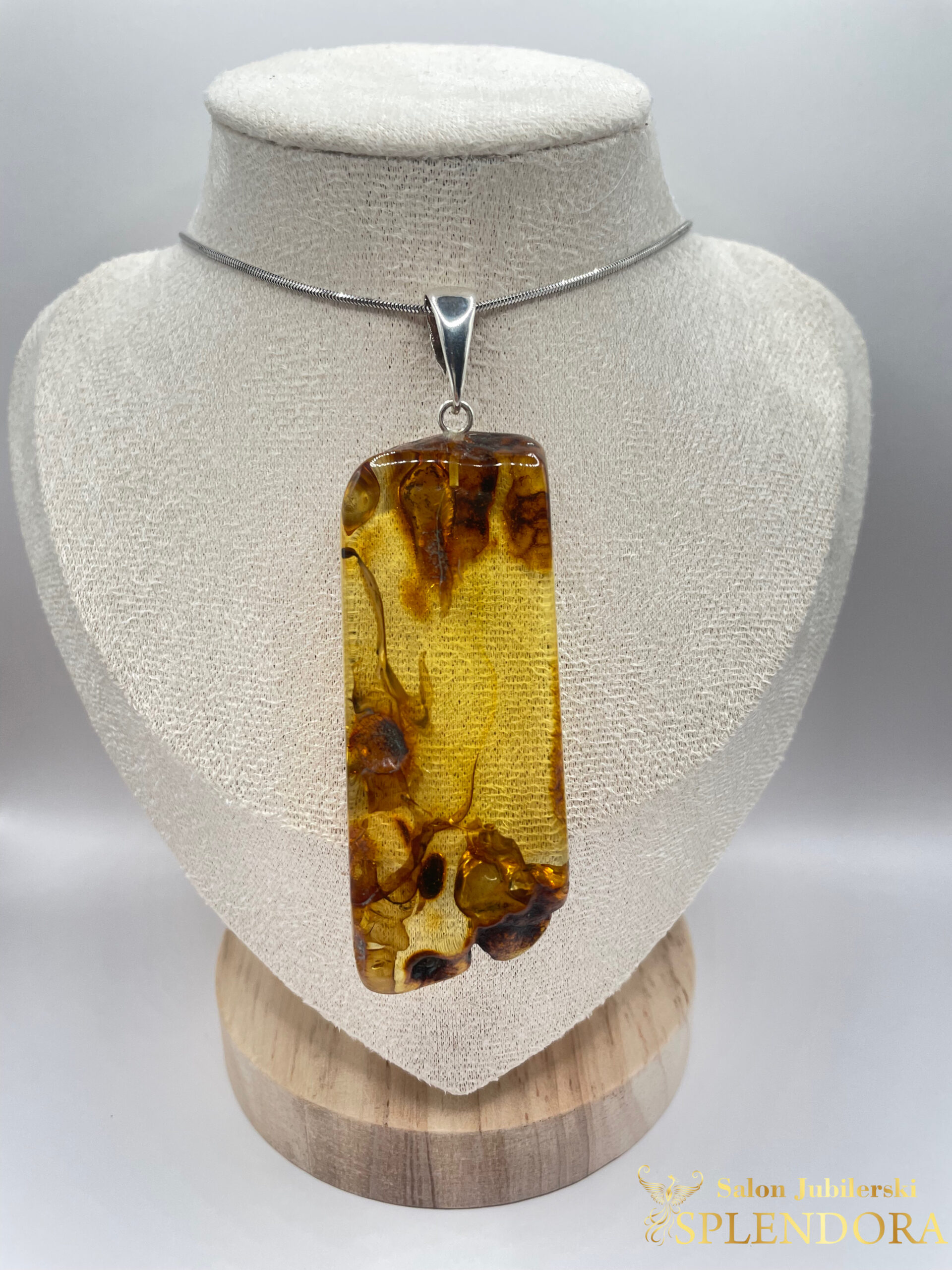 Zawieszka z bursztynem