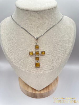 Krzyżyk z bursztynem